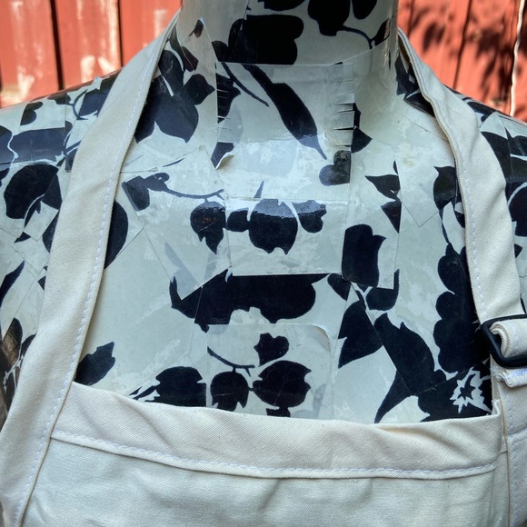 FAO Schwarz Child Size Apron - Picture 3 of 12